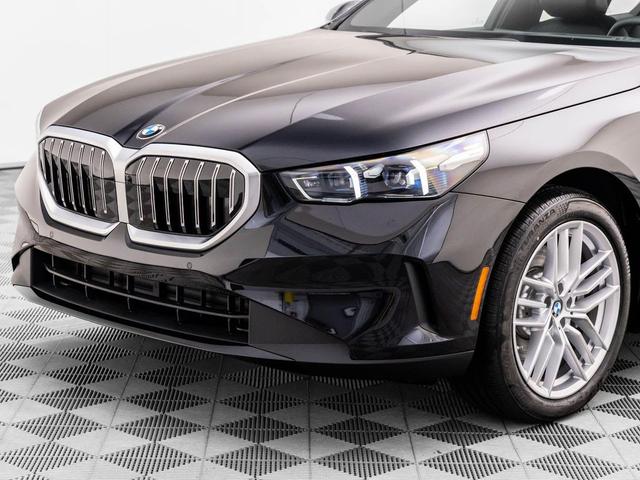 Photo of 2025 Black Sapphire Metallic BMW 530