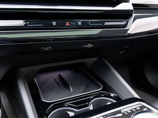 Photo of 2025 Black Sapphire Metallic BMW 530