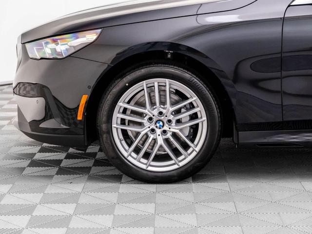 Photo of 2025 Black Sapphire Metallic BMW 530