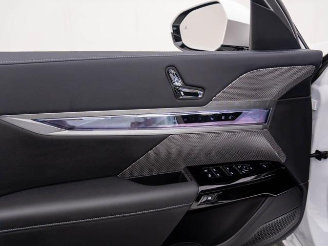 Photo of 2025 Mineral White Metallic BMW 760