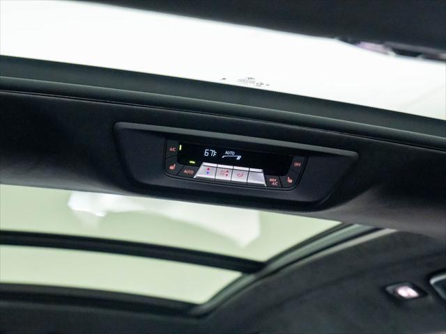 Photo of 2024 Black Sapphire Metallic BMW X7