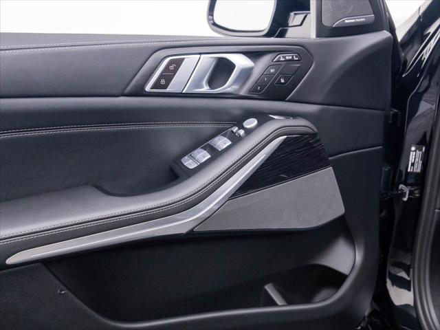 Photo of 2024 Black Sapphire Metallic BMW X7