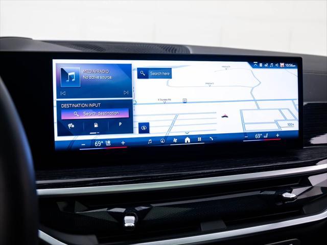 Photo of 2024 Black Sapphire Metallic BMW X7