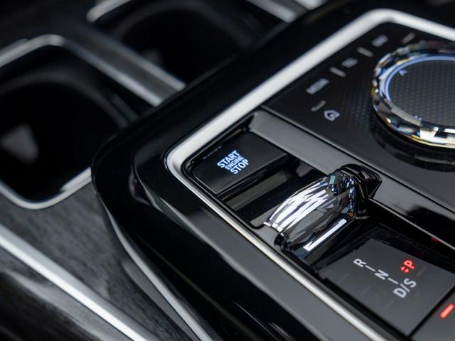 Photo of 2025 Black Sapphire Metallic BMW 760