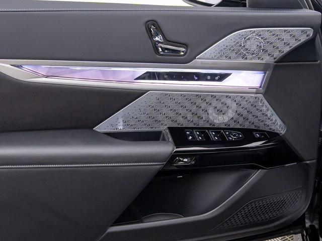 Photo of 2025 Black Sapphire Metallic BMW 760