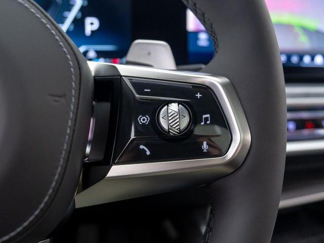 Photo of 2025 Black Sapphire Metallic BMW 760
