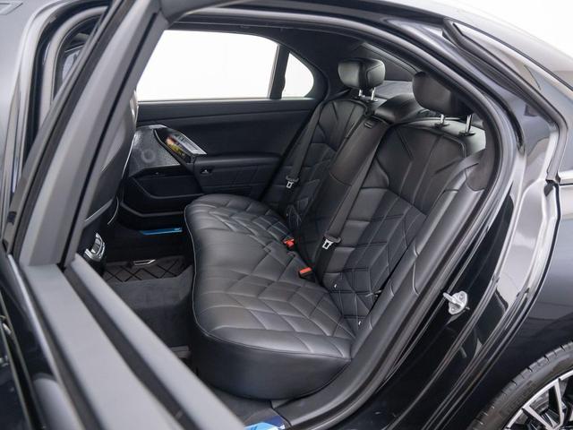 Photo of 2025 Black Sapphire Metallic BMW 760