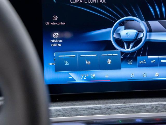 Photo of 2025 Mineral White Metallic BMW i7