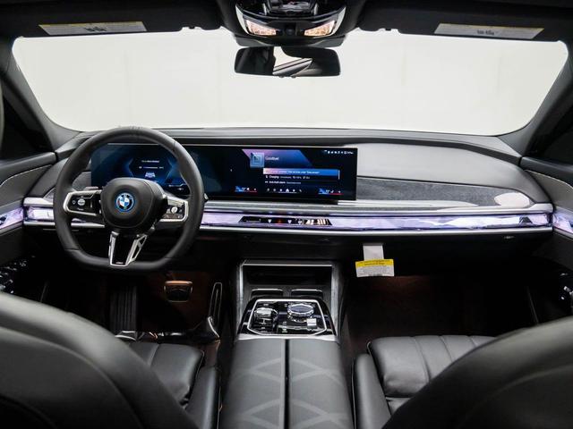 Photo of 2025 Mineral White Metallic BMW i7