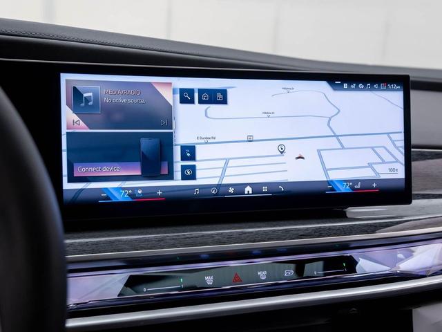 Photo of 2025 Mineral White Metallic BMW i7