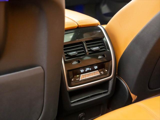 Photo of 2022 Mineral White Metallic BMW X5