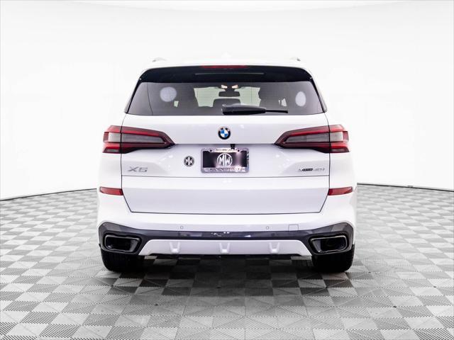 Photo of 2022 Mineral White Metallic BMW X5