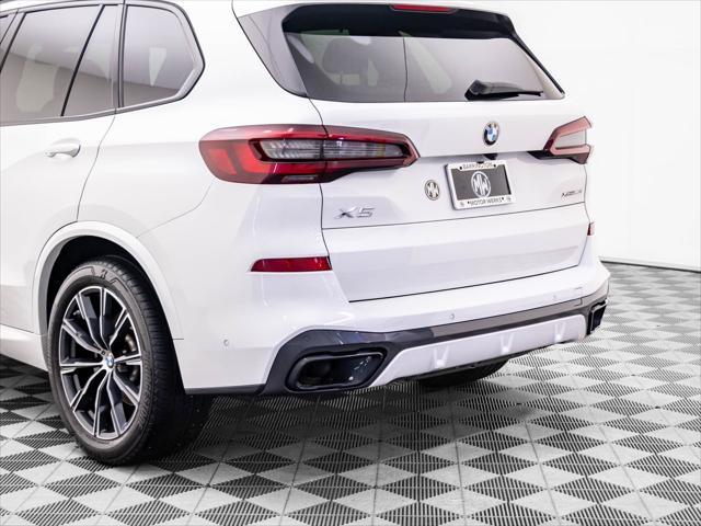 Photo of 2022 Mineral White Metallic BMW X5
