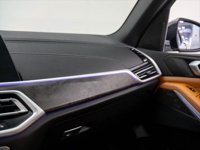 Photo of 2022 Mineral White Metallic BMW X5