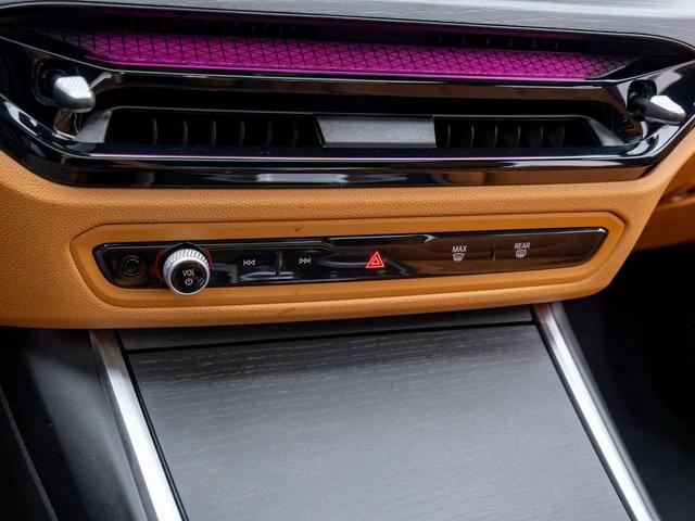 Photo of 2025 Alpine White BMW 330
