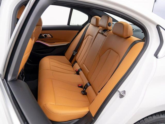 Photo of 2025 Alpine White BMW 330