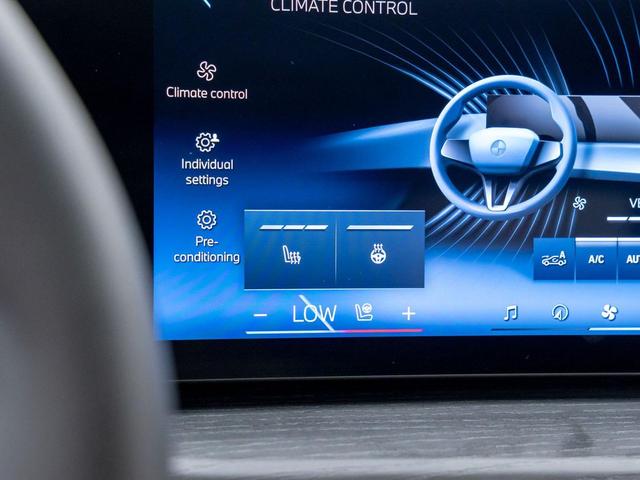 Photo of 2025 Alpine White BMW 330