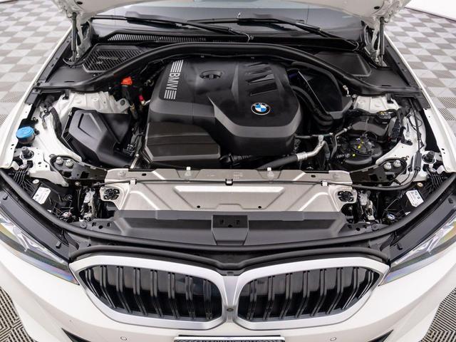 Photo of 2025 Alpine White BMW 330
