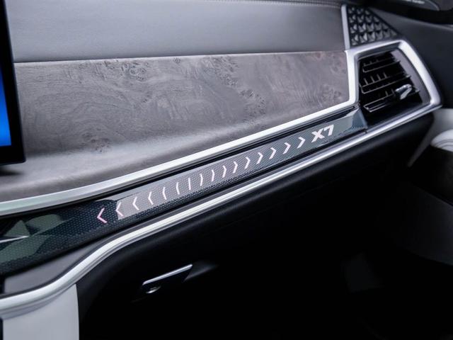 Photo of 2025 Carbon Black Metallic BMW X7