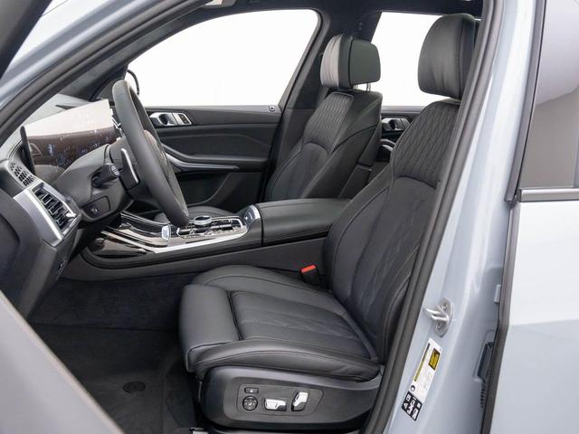 Photo of 2025 Brooklyn Grey Metallic BMW X7