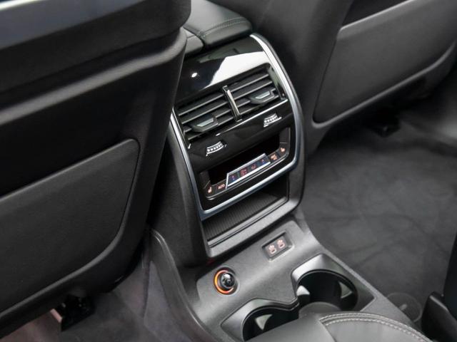 Photo of 2025 Brooklyn Grey Metallic BMW X7