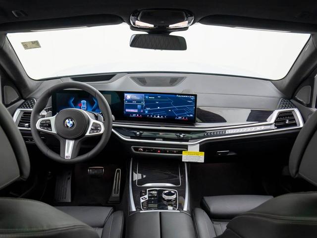 Photo of 2025 Brooklyn Grey Metallic BMW X7