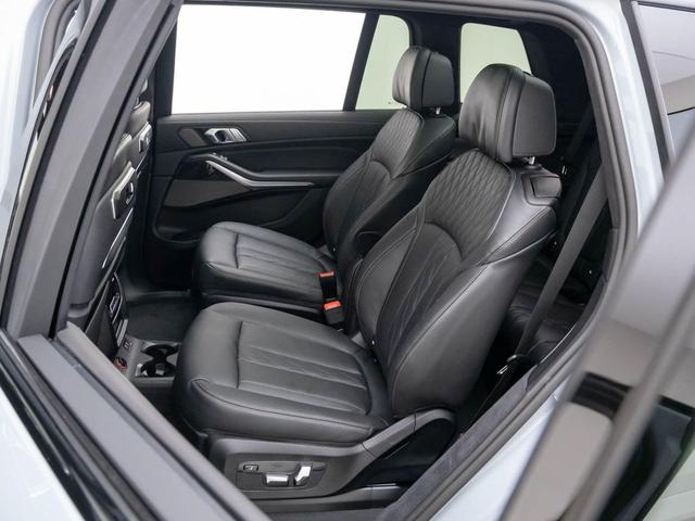 Photo of 2025 Brooklyn Grey Metallic BMW X7