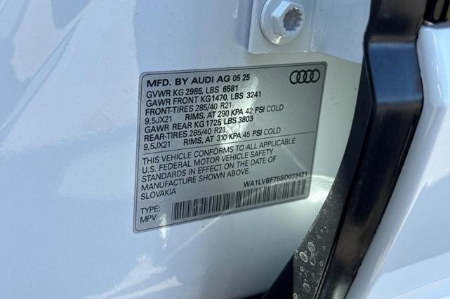 Photo of 2025 Glacier White Metallic Audi Q7