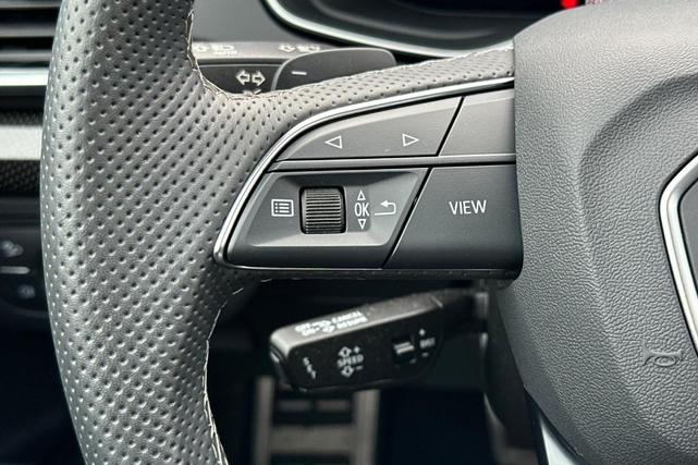 Photo of 2024 Mythos Black Metallic Audi SQ5