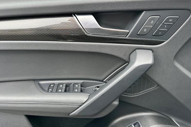 Photo of 2024 Mythos Black Metallic Audi SQ5