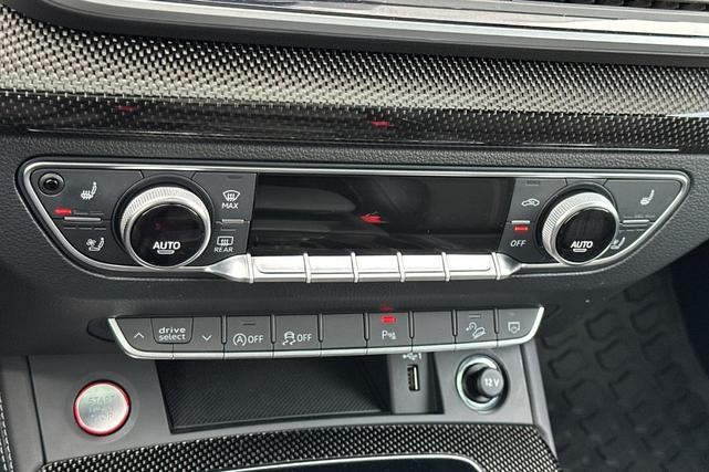 Photo of 2024 Mythos Black Metallic Audi SQ5