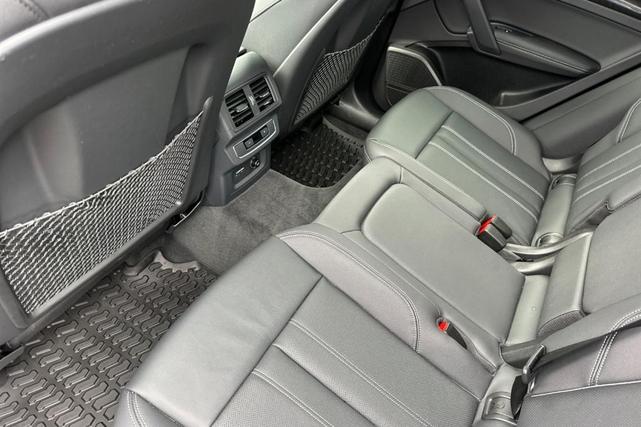 Photo of 2024 Mythos Black Metallic Audi SQ5