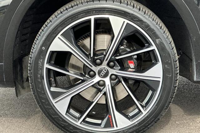 Photo of 2024 Mythos Black Metallic Audi SQ5