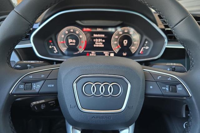Photo of 2025 Chronos Gray Metallic Audi Q3
