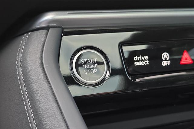 Photo of 2025 Glacier White Metallic Audi Q5