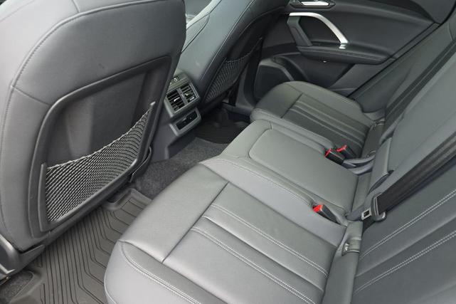 Photo of 2025 Glacier White Metallic Audi Q5