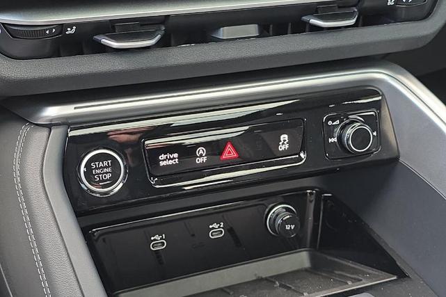 Photo of 2025 Glacier White Metallic Audi Q5
