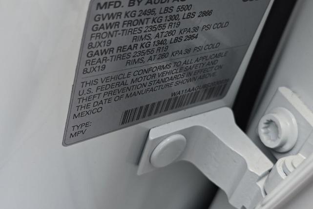 Photo of 2025 Glacier White Metallic Audi Q5
