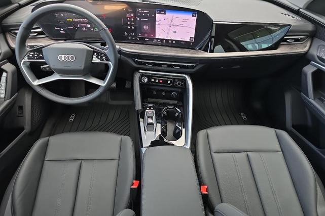 Photo of 2025 Glacier White Metallic Audi Q5