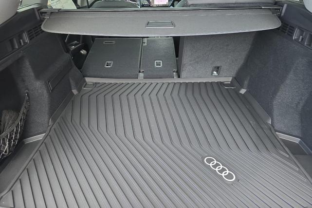Photo of 2025 Glacier White Metallic Audi Q5