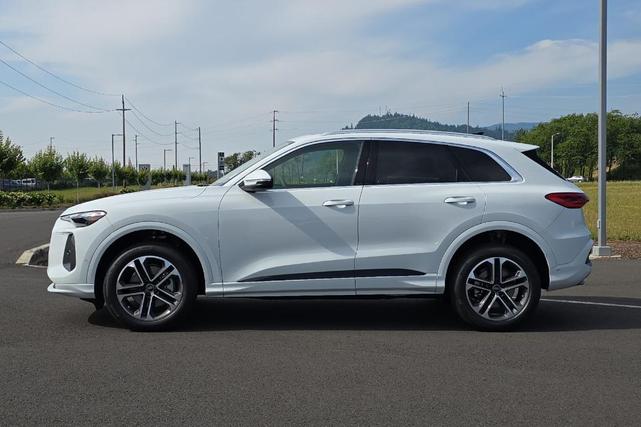 Photo of 2025 Glacier White Metallic Audi Q5