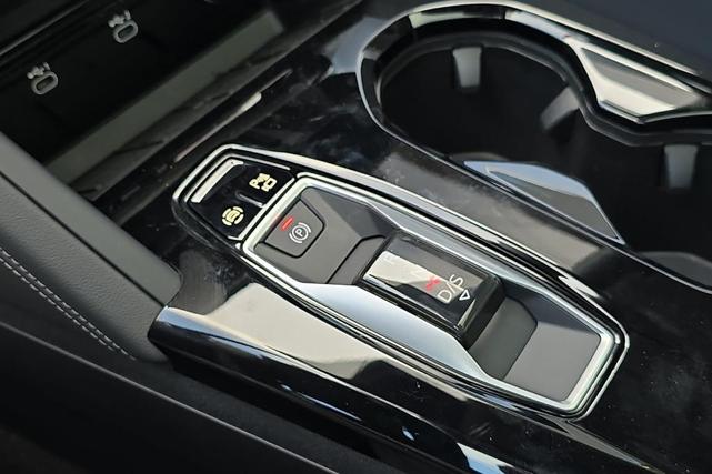 Photo of 2025 Glacier White Metallic Audi Q5