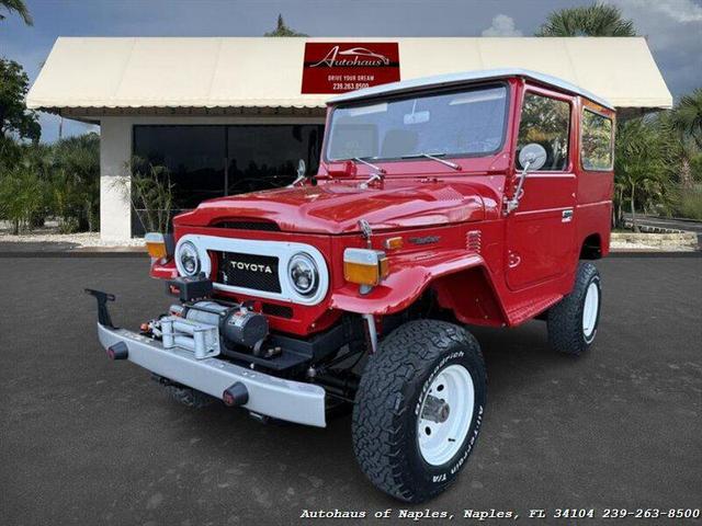 Photo of 1975 Red Toyota Land Cruiser
