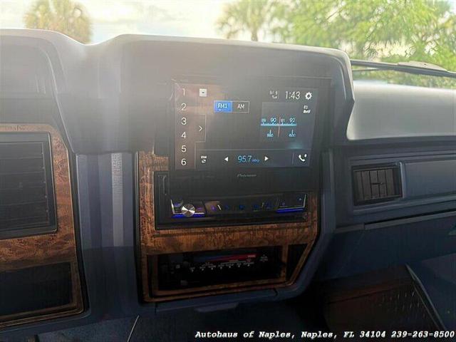 Photo of 1986 Shadow Blue Metallic Ford Bronco
