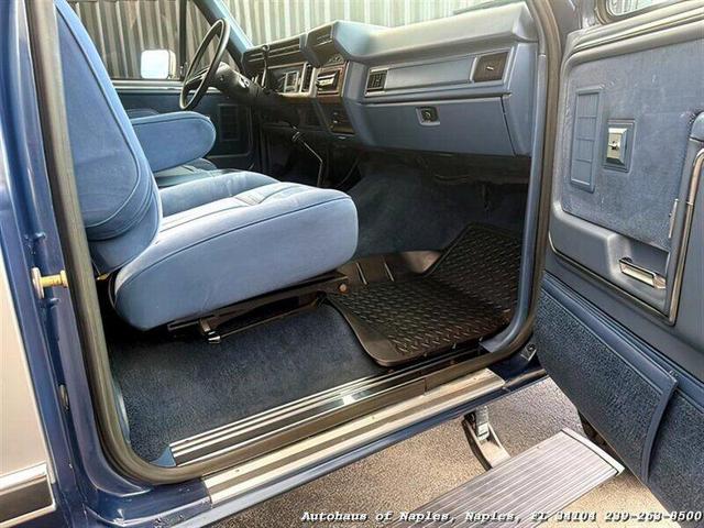 Photo of 1986 Shadow Blue Metallic Ford Bronco