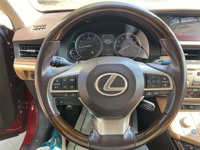 Photo of 2016 Matador Red Mica Lexus ES 350