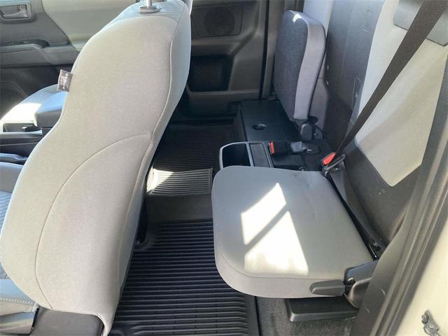 Photo of 2020 Super White Toyota Tacoma