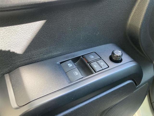 Photo of 2020 Super White Toyota Tacoma