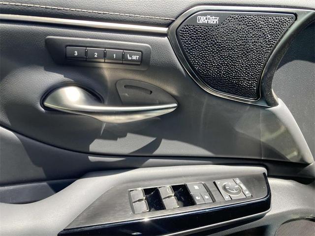 Photo of 2024 Black Metallic Lexus ES 350