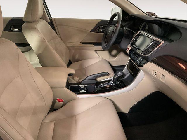 Photo of 2017 White Orchid Pearl Honda Accord